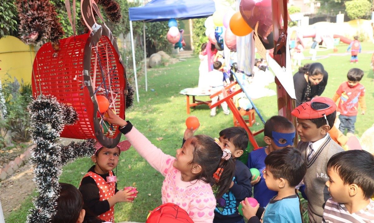 Feed the spider – Aryan Kids World Feed the spider - Aryan Kids World