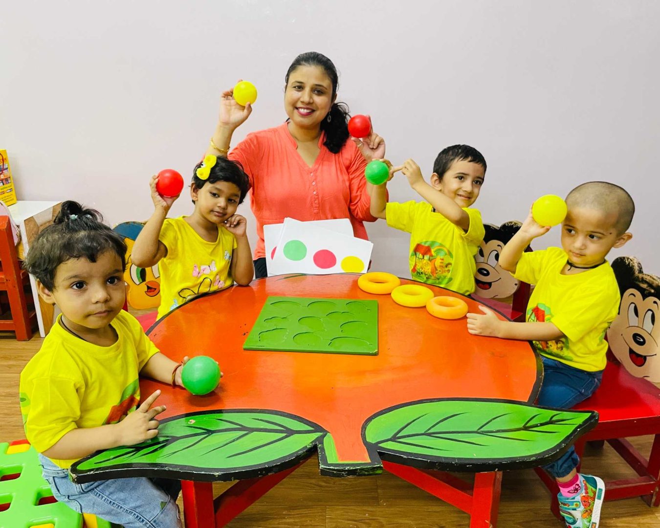Color sorting and placement – Aryan Kids World Color sorting and placement - Aryan Kids World