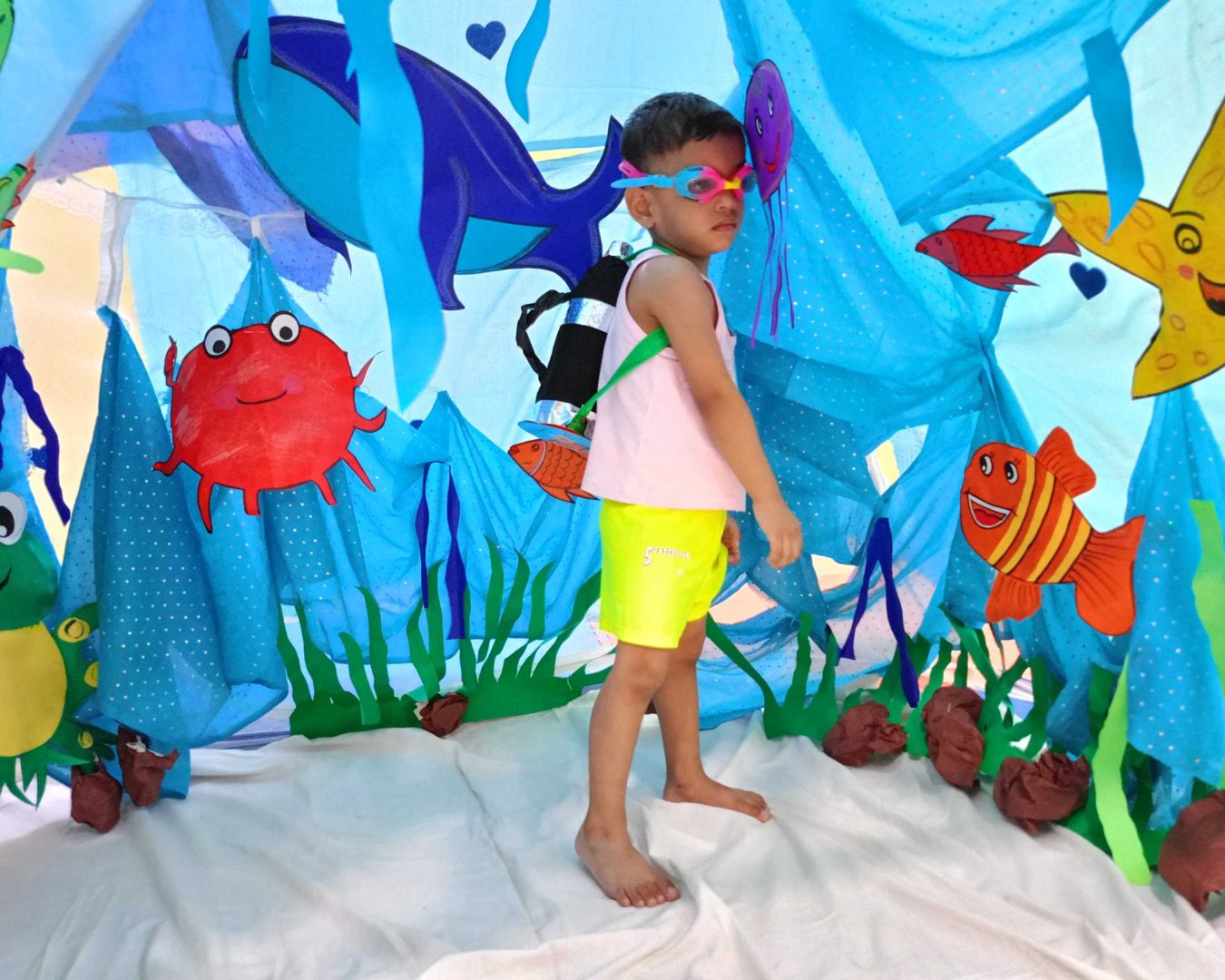 Under water exploring – Aryan Kids World Under water exploring - Aryan Kids World